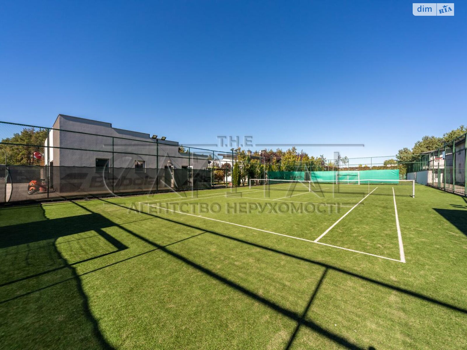 двухэтажный дом с гаражом, 550 кв. м, кирпич. Продажа в Дмитровке фото 1