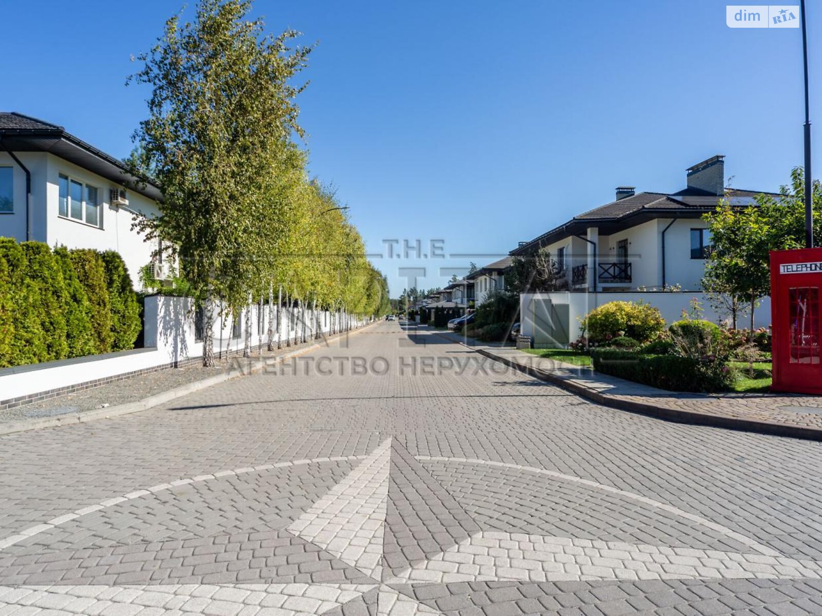 двухэтажный дом с гаражом, 550 кв. м, кирпич. Продажа в Дмитровке фото 1