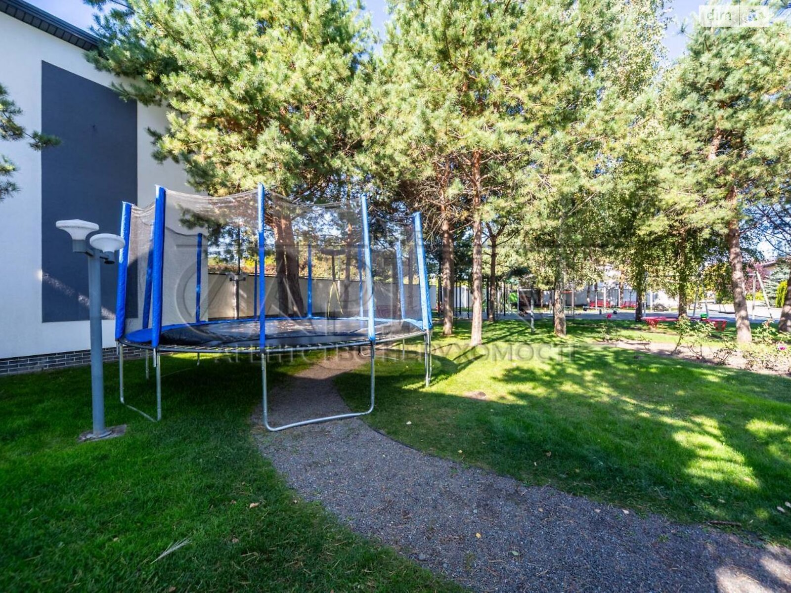 двухэтажный дом с гаражом, 550 кв. м, кирпич. Продажа в Дмитровке фото 1