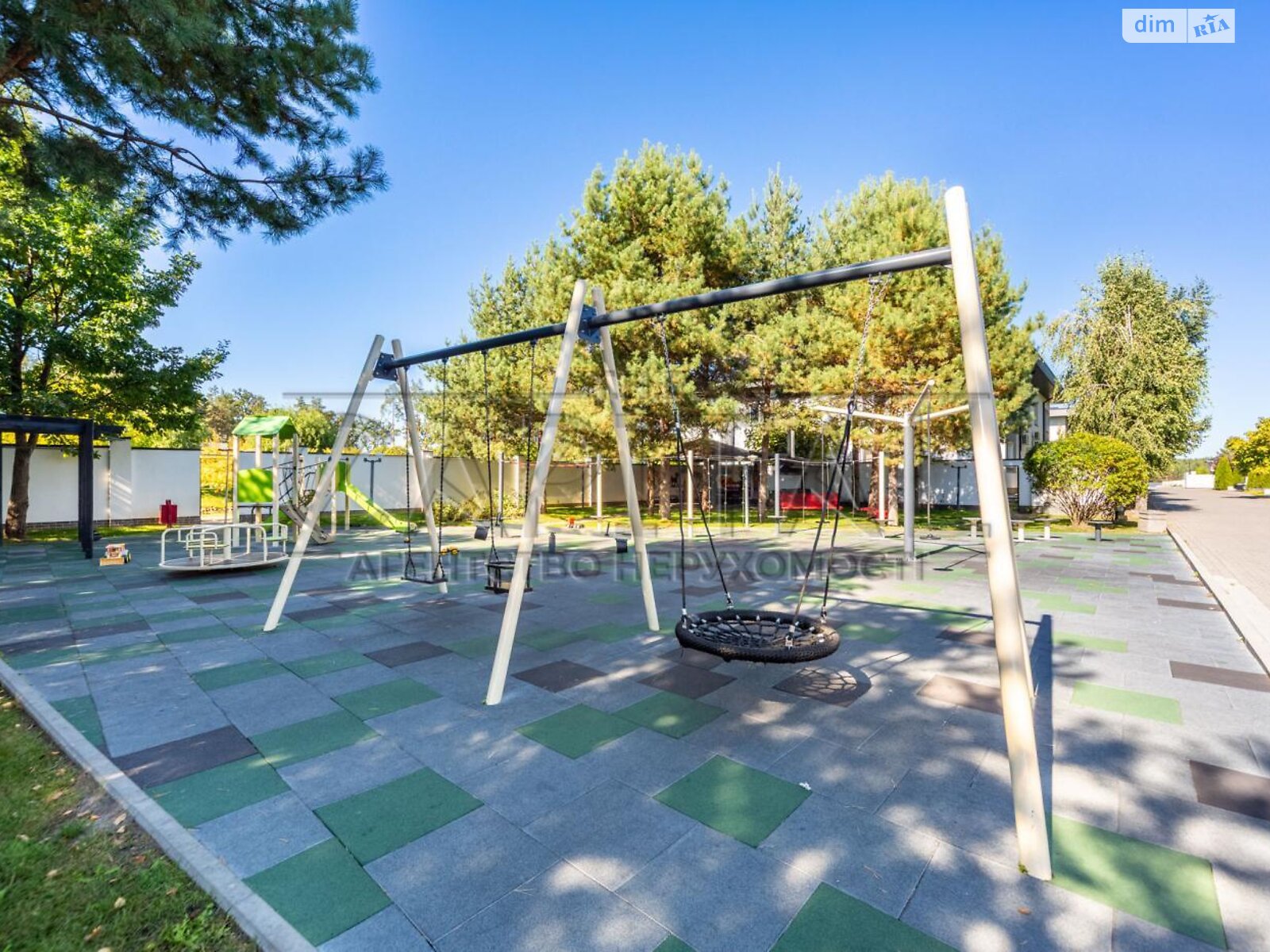 двухэтажный дом с гаражом, 550 кв. м, кирпич. Продажа в Дмитровке фото 1