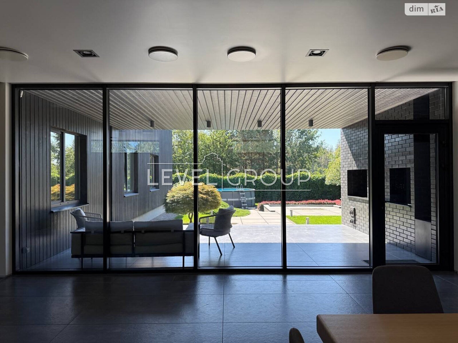 одноэтажный дом с верандой, 260 кв. м, кирпич. Продажа в Дмитровке фото 1