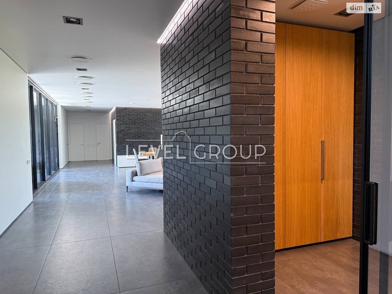 одноэтажный дом с верандой, 260 кв. м, кирпич. Продажа в Дмитровке фото 1