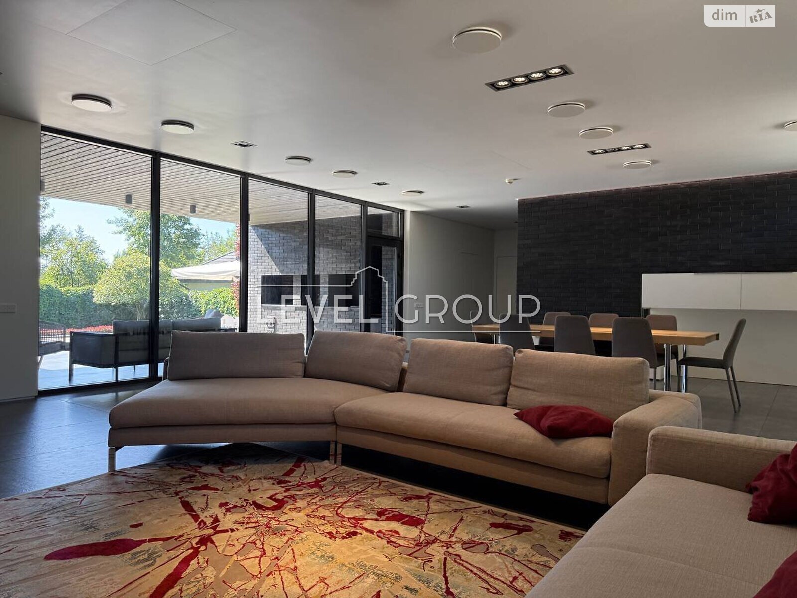 одноэтажный дом с верандой, 260 кв. м, кирпич. Продажа в Дмитровке фото 1