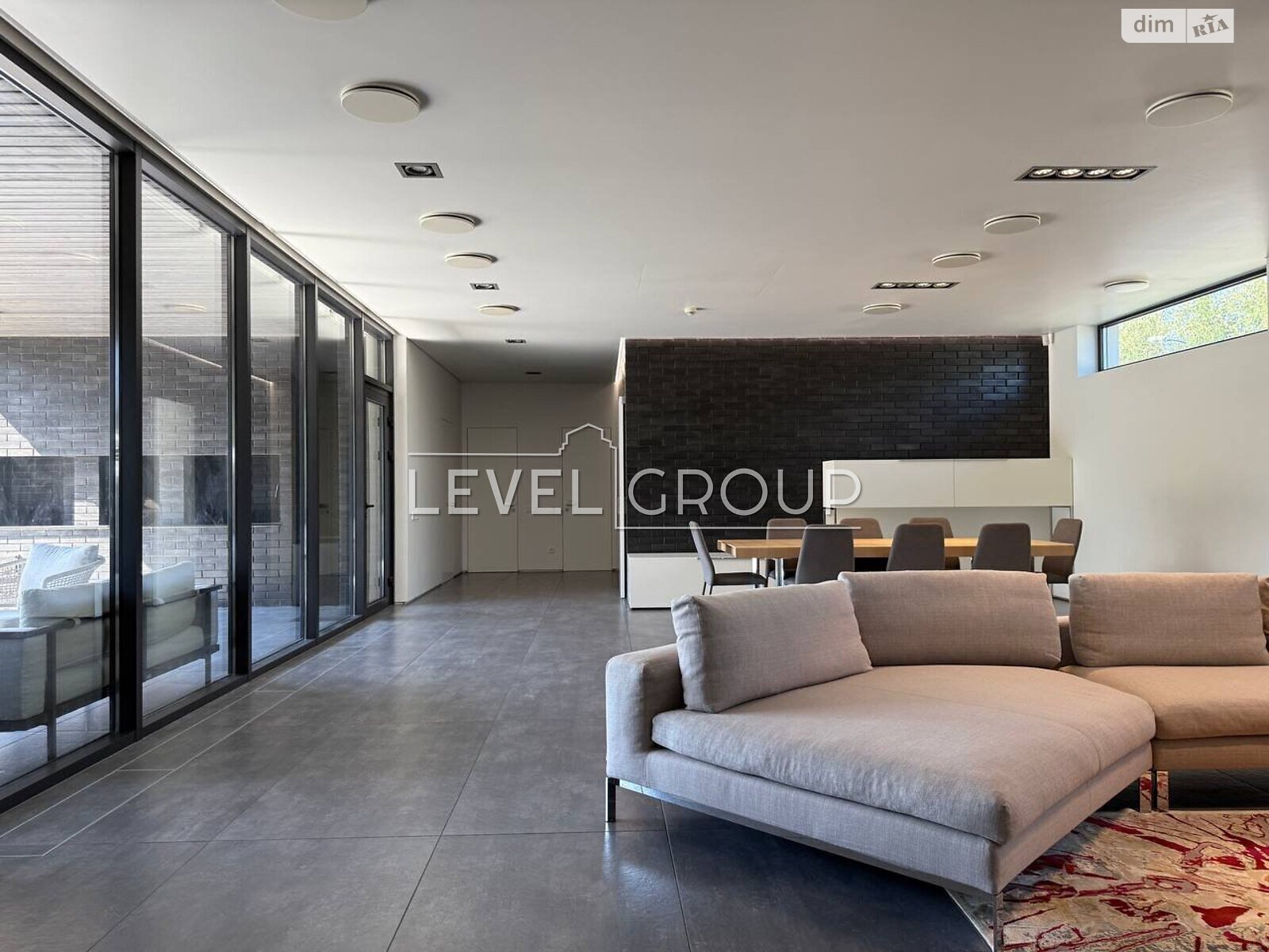 одноэтажный дом с верандой, 260 кв. м, кирпич. Продажа в Дмитровке фото 1