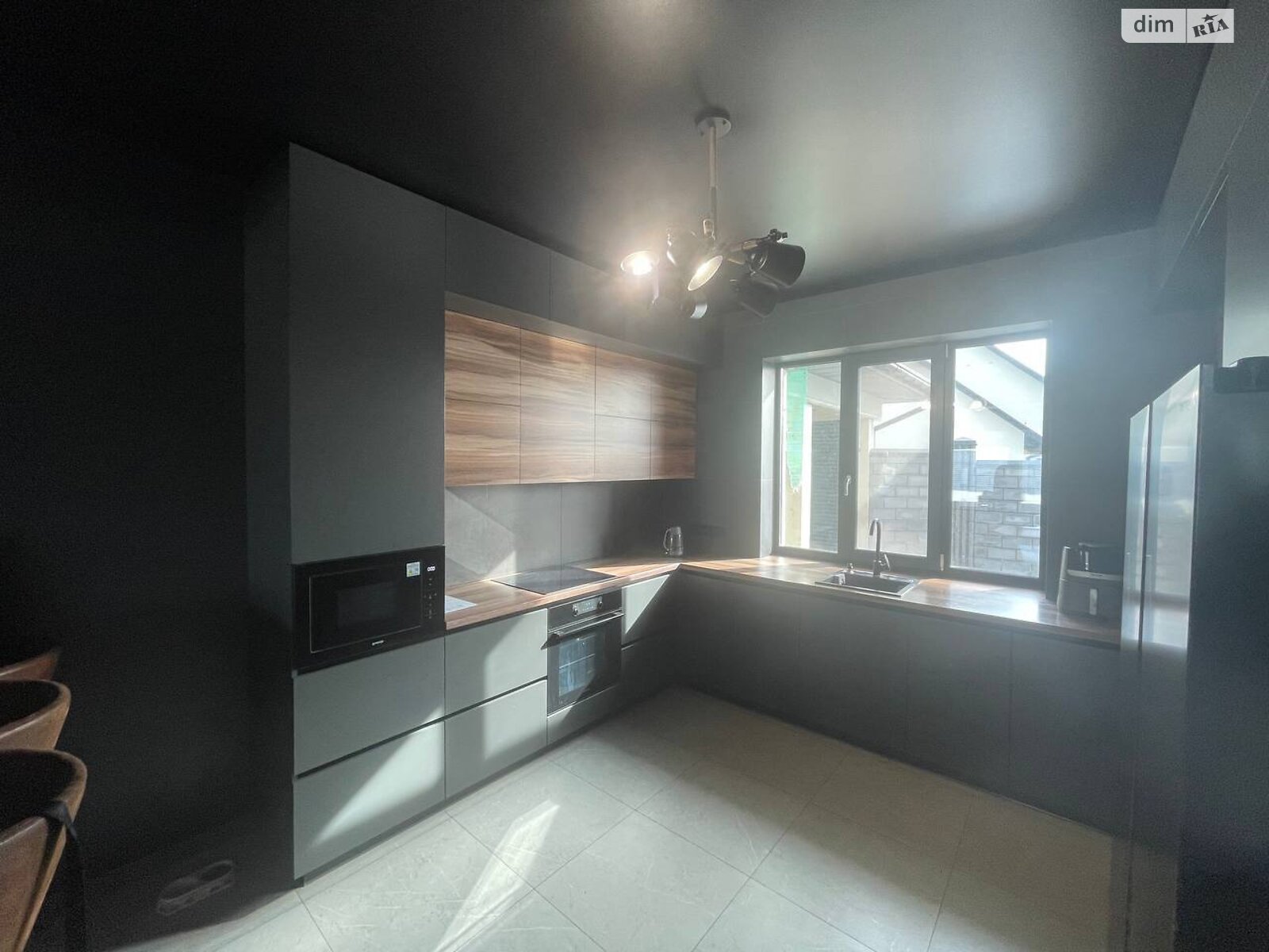 одноэтажный дом с гаражом, 130 кв. м, газобетон. Продажа в Днепре район Шевченковский фото 1