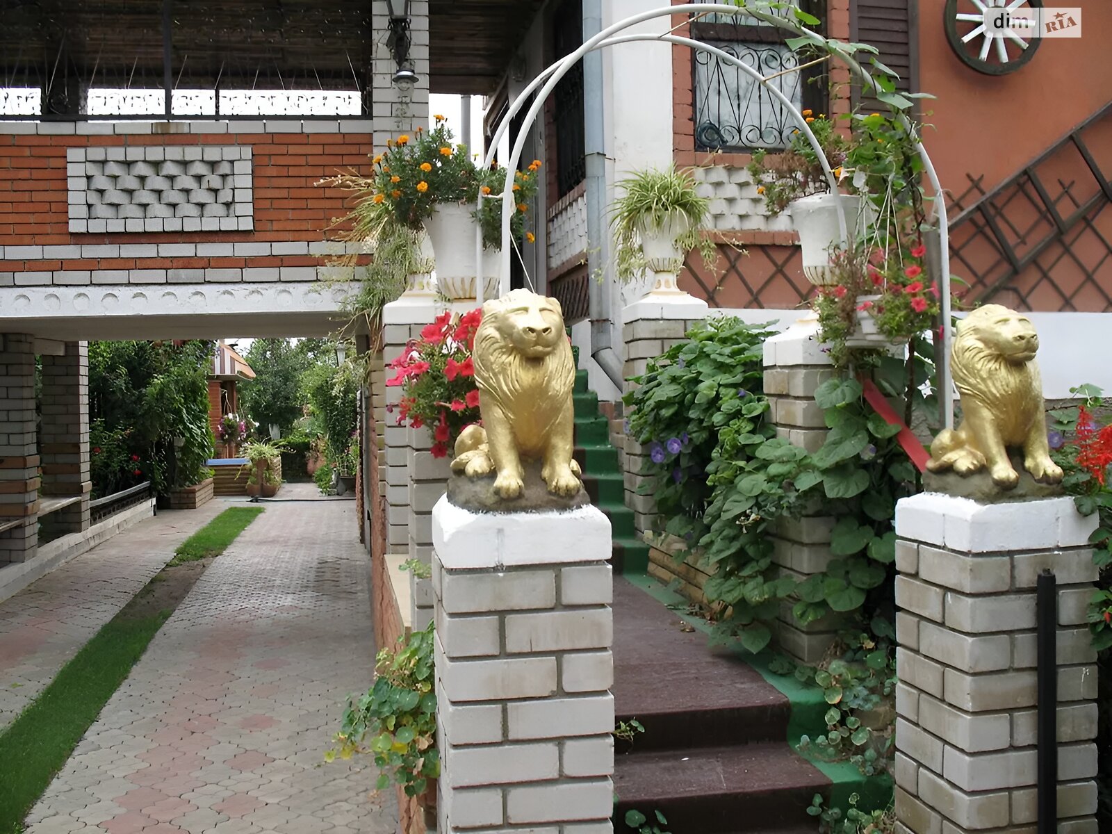 трехэтажный дом с мебелью, 85 кв. м, кирпич. Продажа в Днепре район Березановка фото 1 трехэтажный дом с мебелью, 85 кв. м, кирпич. Продажа в Днепре район Березановка фото 1