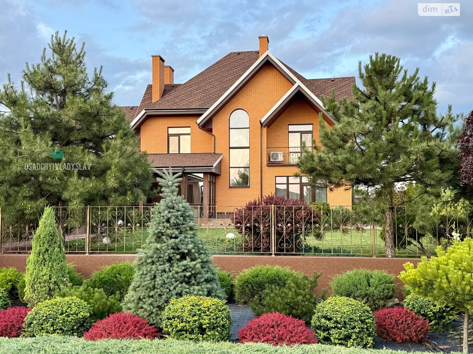 двоповерховий будинок з гаражем, 350 кв. м, цегла. Продаж в Дніпрі, район Березанівка фото 1 двоповерховий будинок з гаражем, 350 кв. м, цегла. Продаж в Дніпрі, район Березанівка фото 1