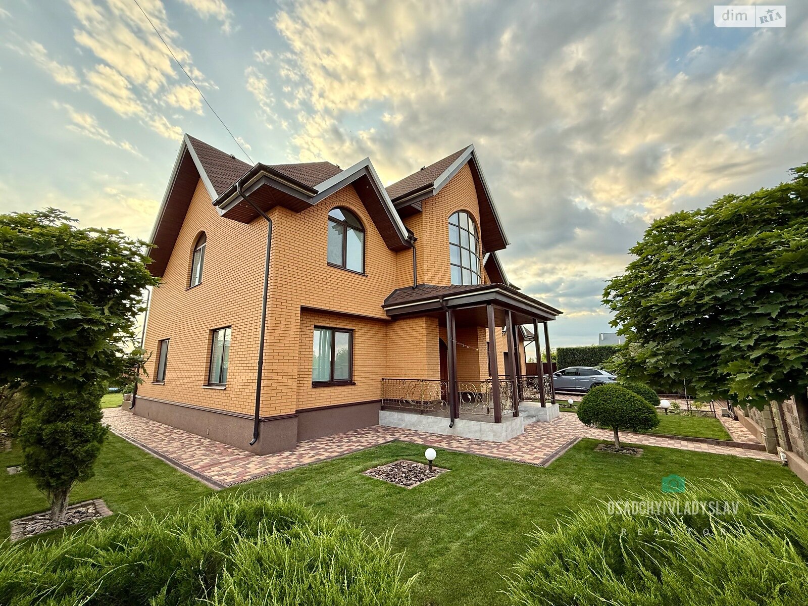 двоповерховий будинок з гаражем, 350 кв. м, цегла. Продаж в Дніпрі, район Березанівка фото 1 двоповерховий будинок з гаражем, 350 кв. м, цегла. Продаж в Дніпрі, район Березанівка фото 1