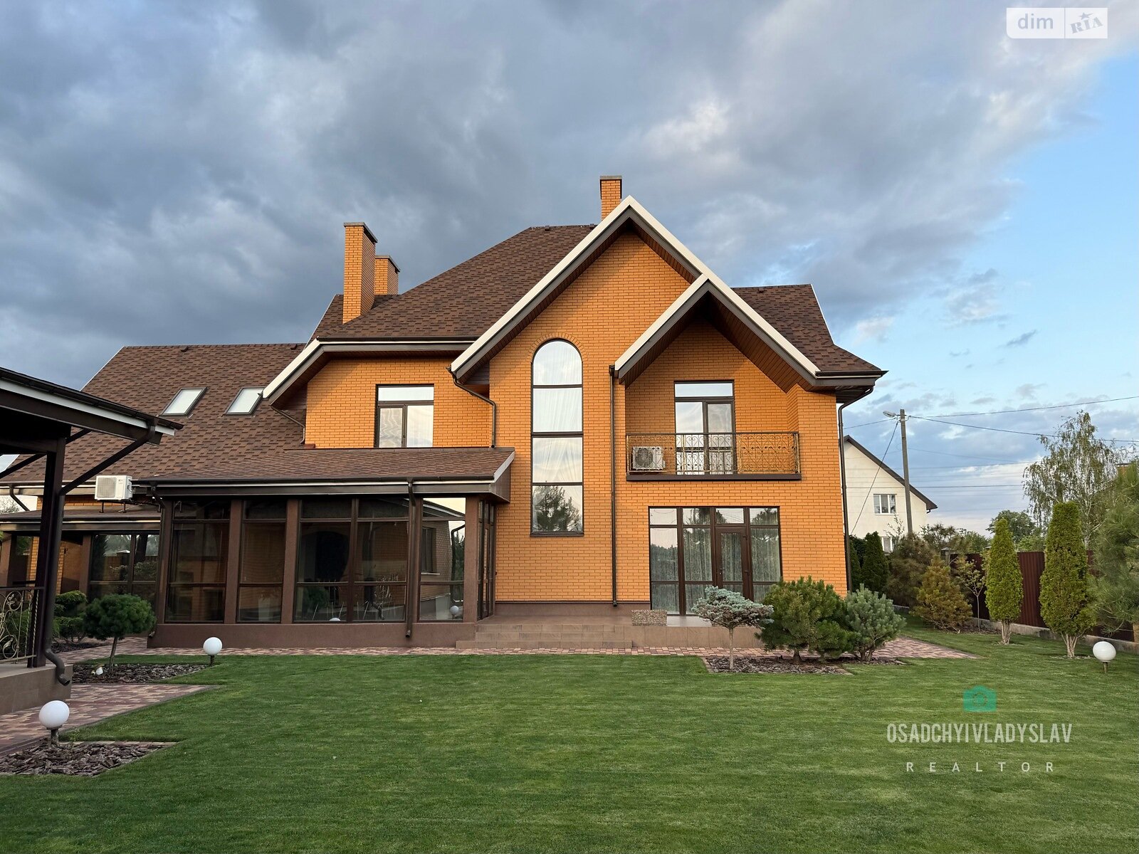 двоповерховий будинок з гаражем, 350 кв. м, цегла. Продаж в Дніпрі, район Березанівка фото 1 двоповерховий будинок з гаражем, 350 кв. м, цегла. Продаж в Дніпрі, район Березанівка фото 1