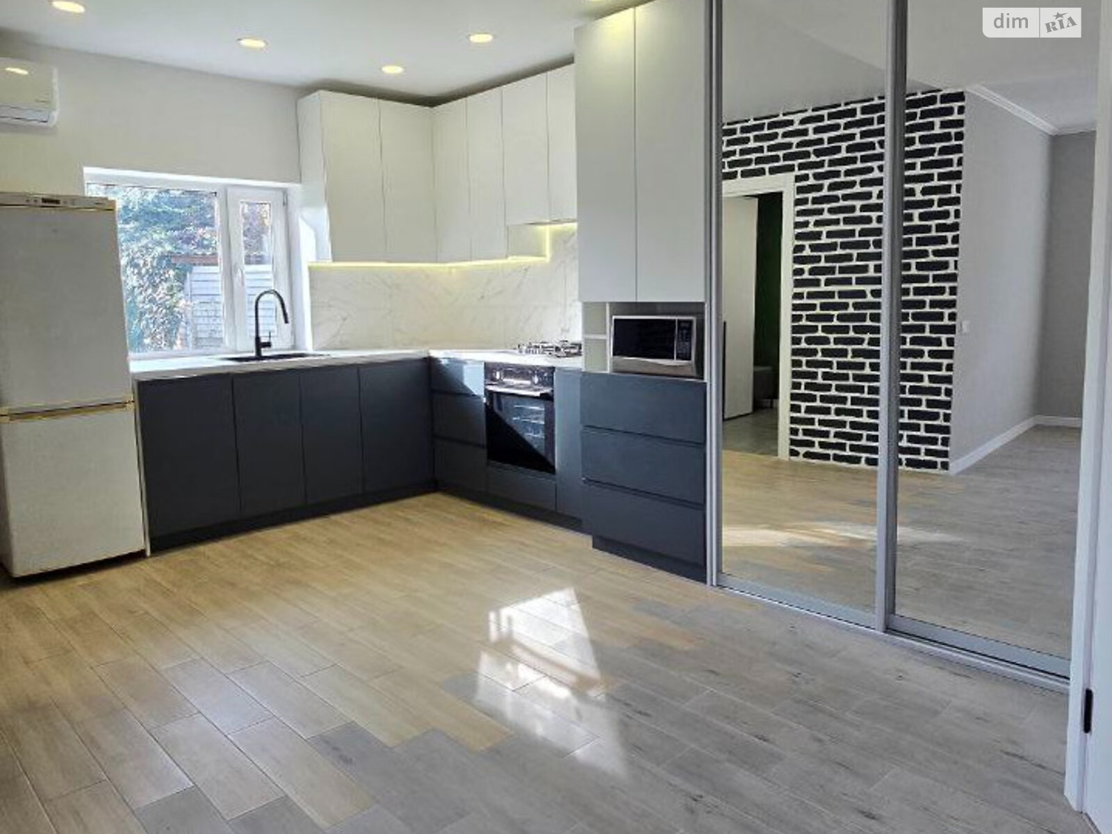 одноэтажный дом с гаражом, 60.4 кв. м, кирпич. Продажа в Днепре фото 1