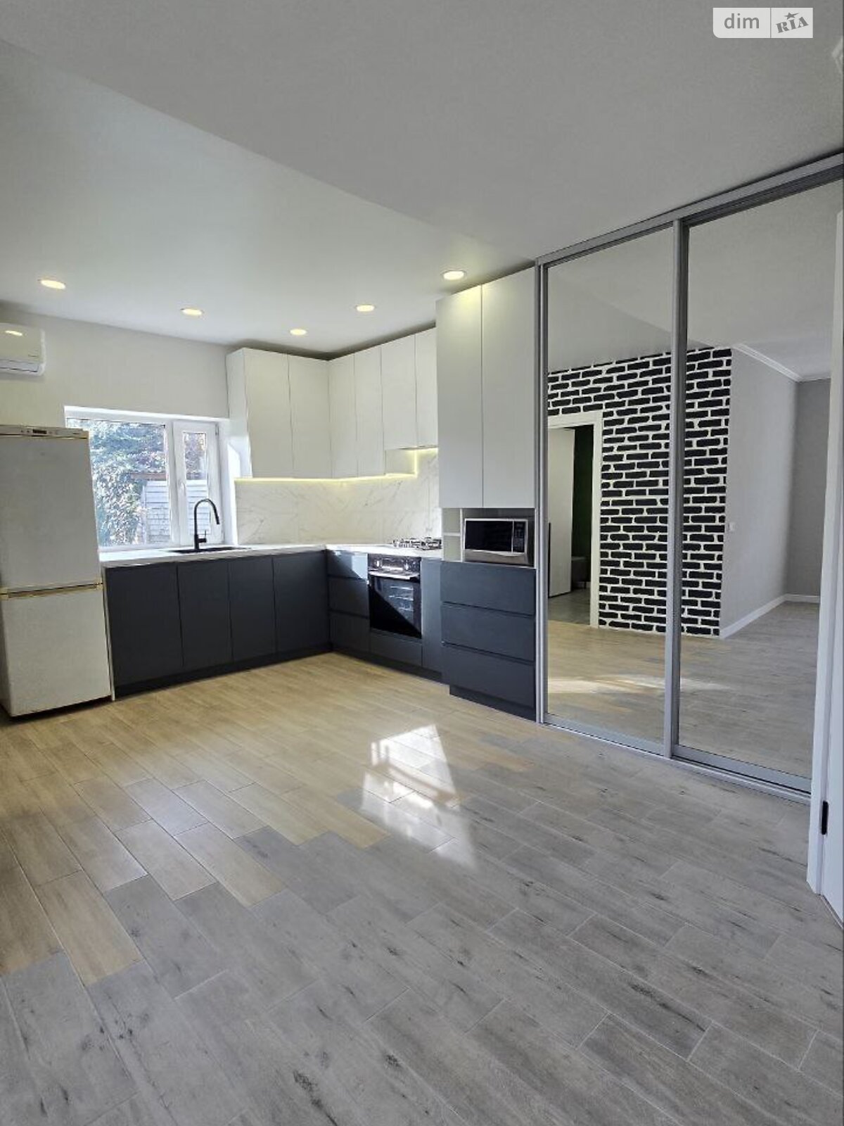 одноэтажный дом с гаражом, 60.4 кв. м, кирпич. Продажа в Днепре фото 1