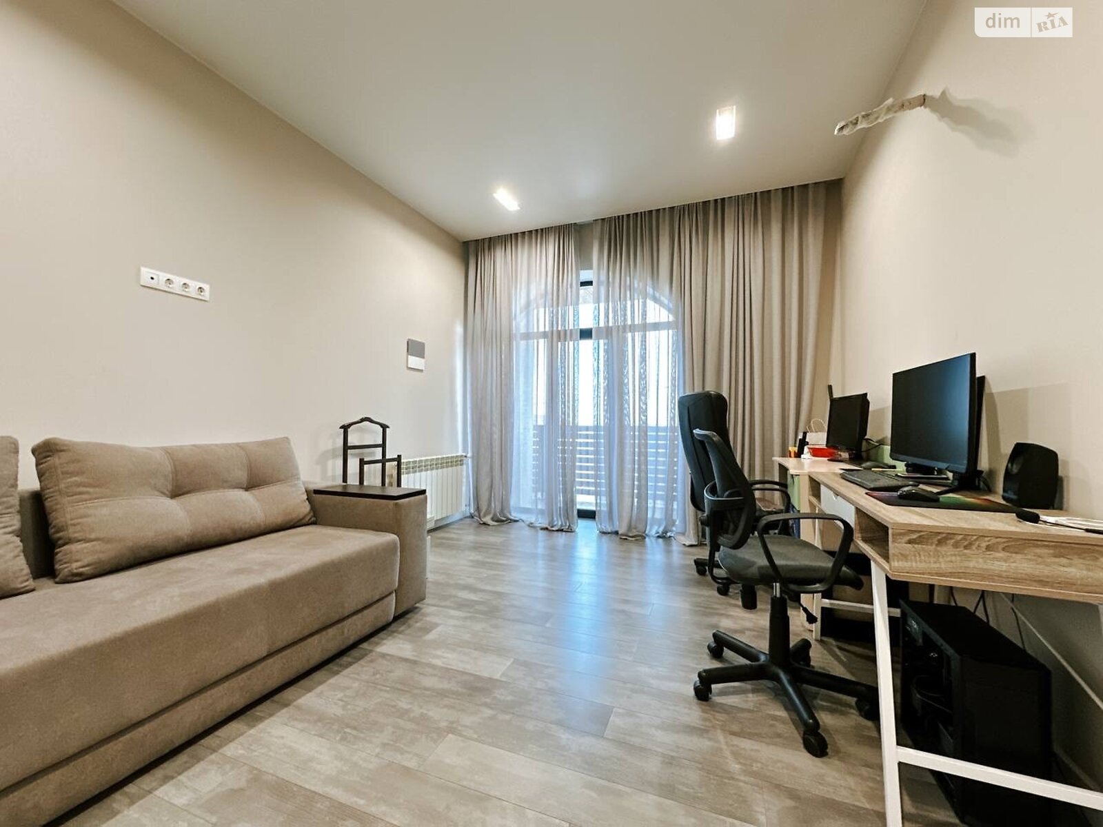 двухэтажный дом с гаражом, 260 кв. м, кирпич. Продажа в Днепре район ДИИТ фото 1 двухэтажный дом с гаражом, 260 кв. м, кирпич. Продажа в Днепре район ДИИТ фото 1