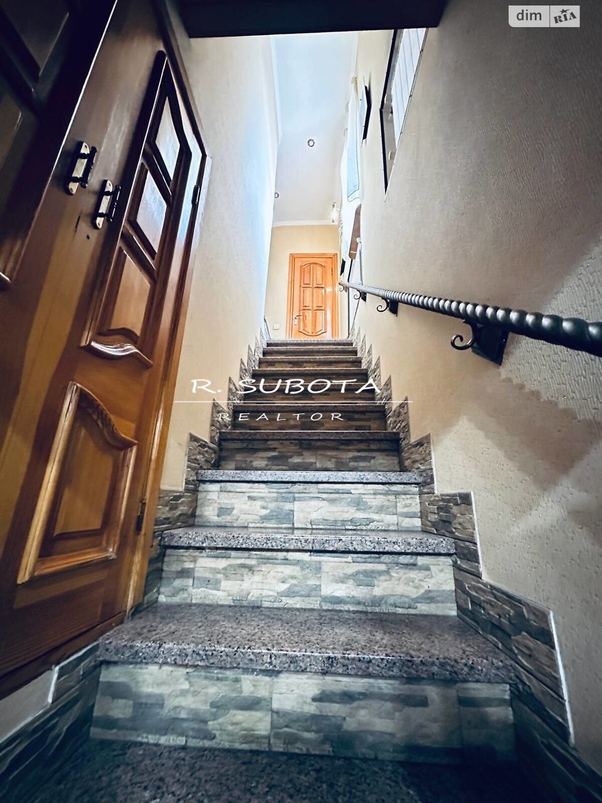 двоповерховий будинок з верандою, 355.2 кв. м, цегла. Продаж в Дніпрі, район ДІІТ фото 1 двоповерховий будинок з верандою, 355.2 кв. м, цегла. Продаж в Дніпрі, район ДІІТ фото 1
