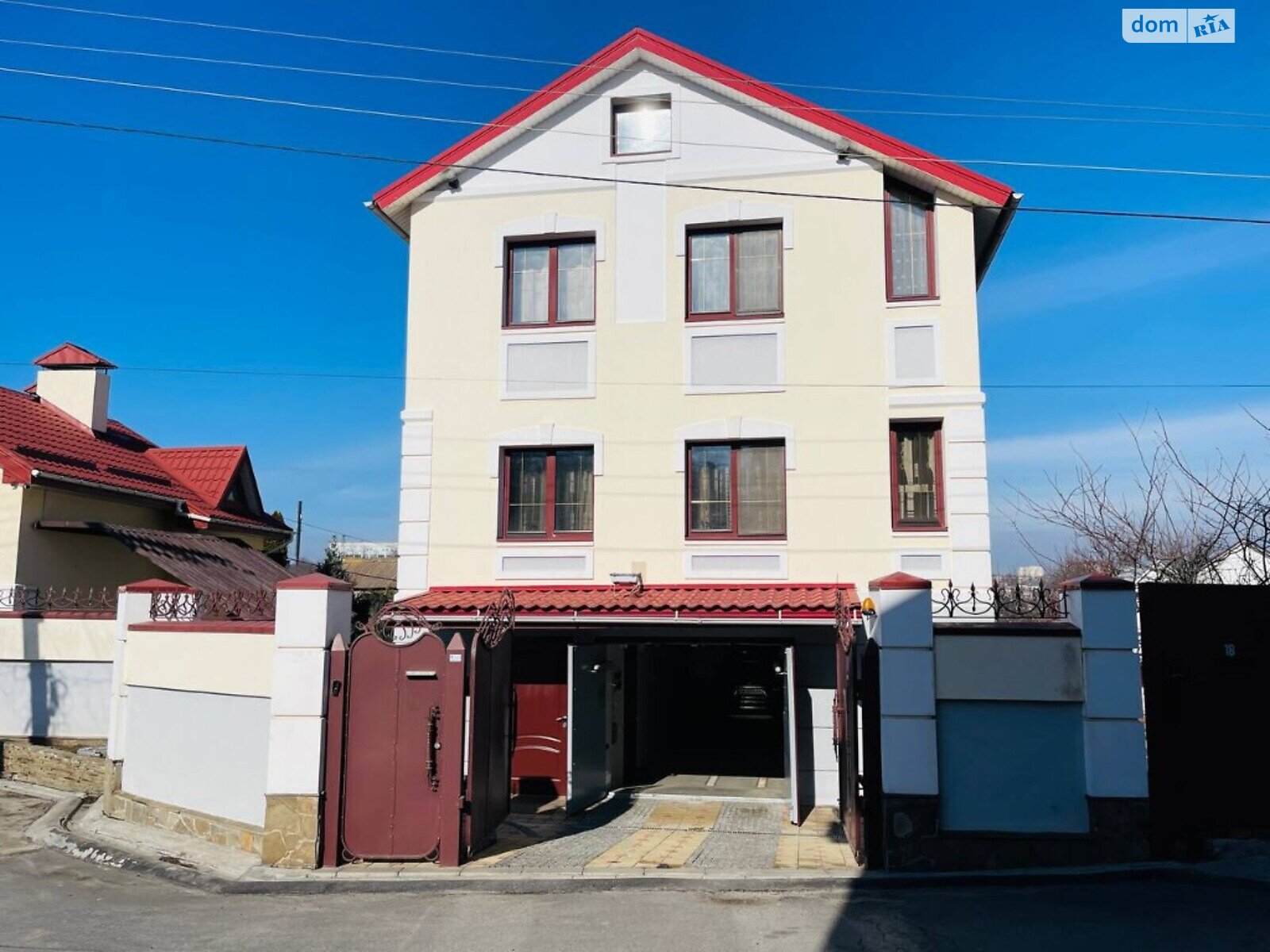 трехэтажный дом с гаражом, 240 кв. м, кирпич. Продажа в Днепре район Гагарина фото 1