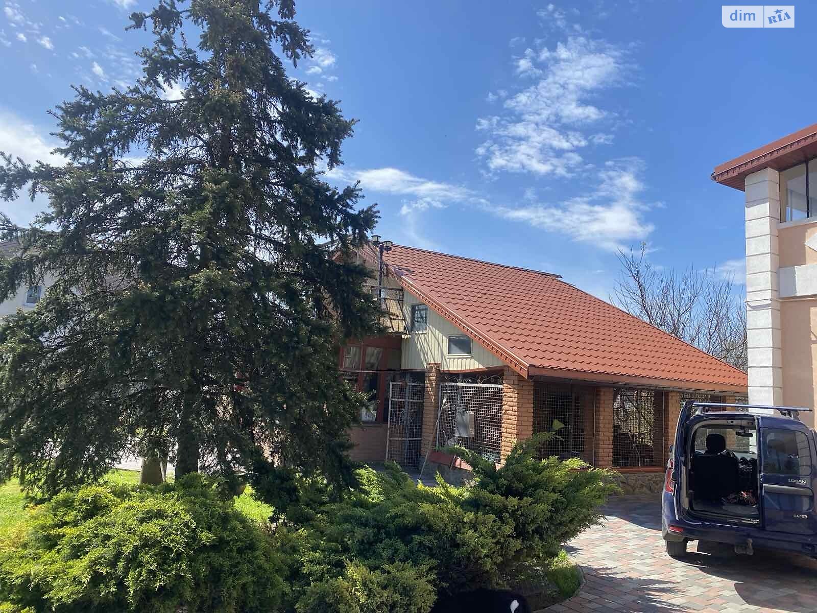 триповерховий будинок з гаражем, 370 кв. м, цегла. Продаж в Дніпрі, район Кам’янка фото 1 триповерховий будинок з гаражем, 370 кв. м, цегла. Продаж в Дніпрі, район Кам’янка фото 1