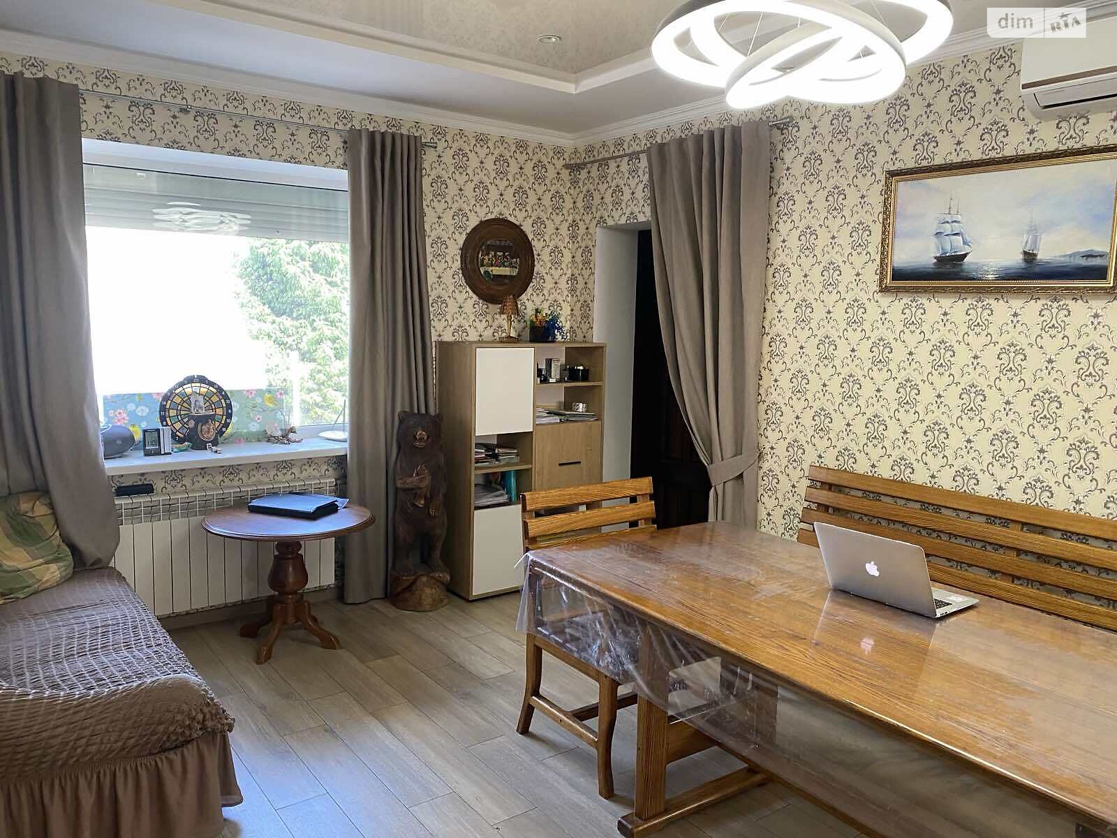 триповерховий будинок з гаражем, 370 кв. м, цегла. Продаж в Дніпрі, район Кам’янка фото 1 триповерховий будинок з гаражем, 370 кв. м, цегла. Продаж в Дніпрі, район Кам’янка фото 1