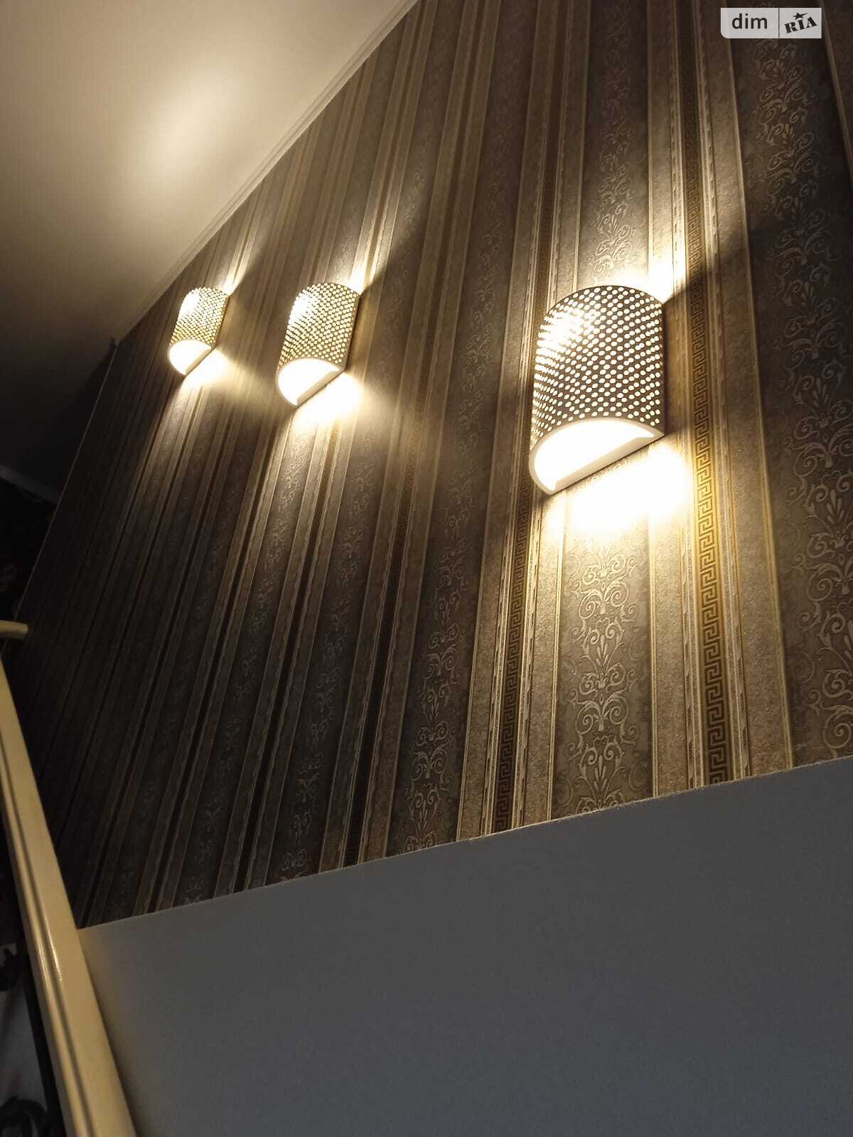 двухэтажный дом с балконом, 209 кв. м, шлакобетон. Продажа в Днепре район Клинчик фото 1