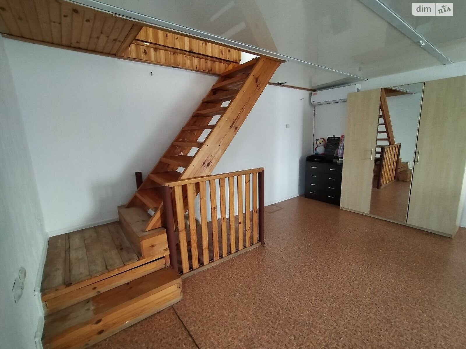 трехэтажный дом с гаражом, 92 кв. м, кирпич. Продажа в Днепре район Чечеловский фото 1 трехэтажный дом с гаражом, 92 кв. м, кирпич. Продажа в Днепре район Чечеловский фото 1