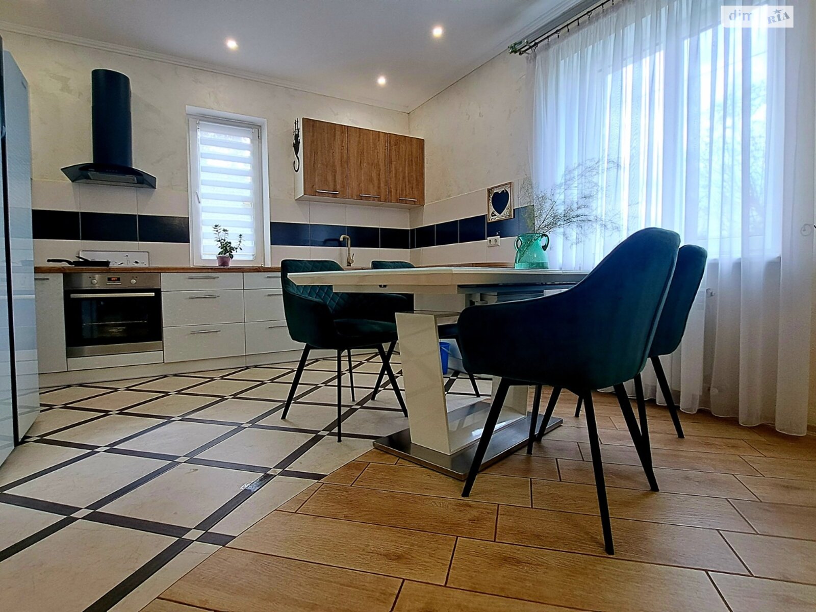 двухэтажный дом с отоплением, 100 кв. м, кирпич. Продажа в Днепре район Ломовка фото 1