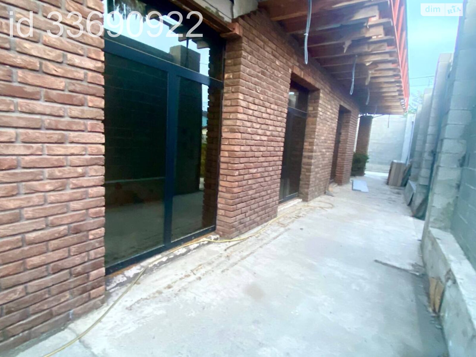 одноповерховий будинок без меблів, 200 кв. м, кирпич. Продаж в Дніпрі, район Ломівка фото 1 одноповерховий будинок без меблів, 200 кв. м, кирпич. Продаж в Дніпрі, район Ломівка фото 1