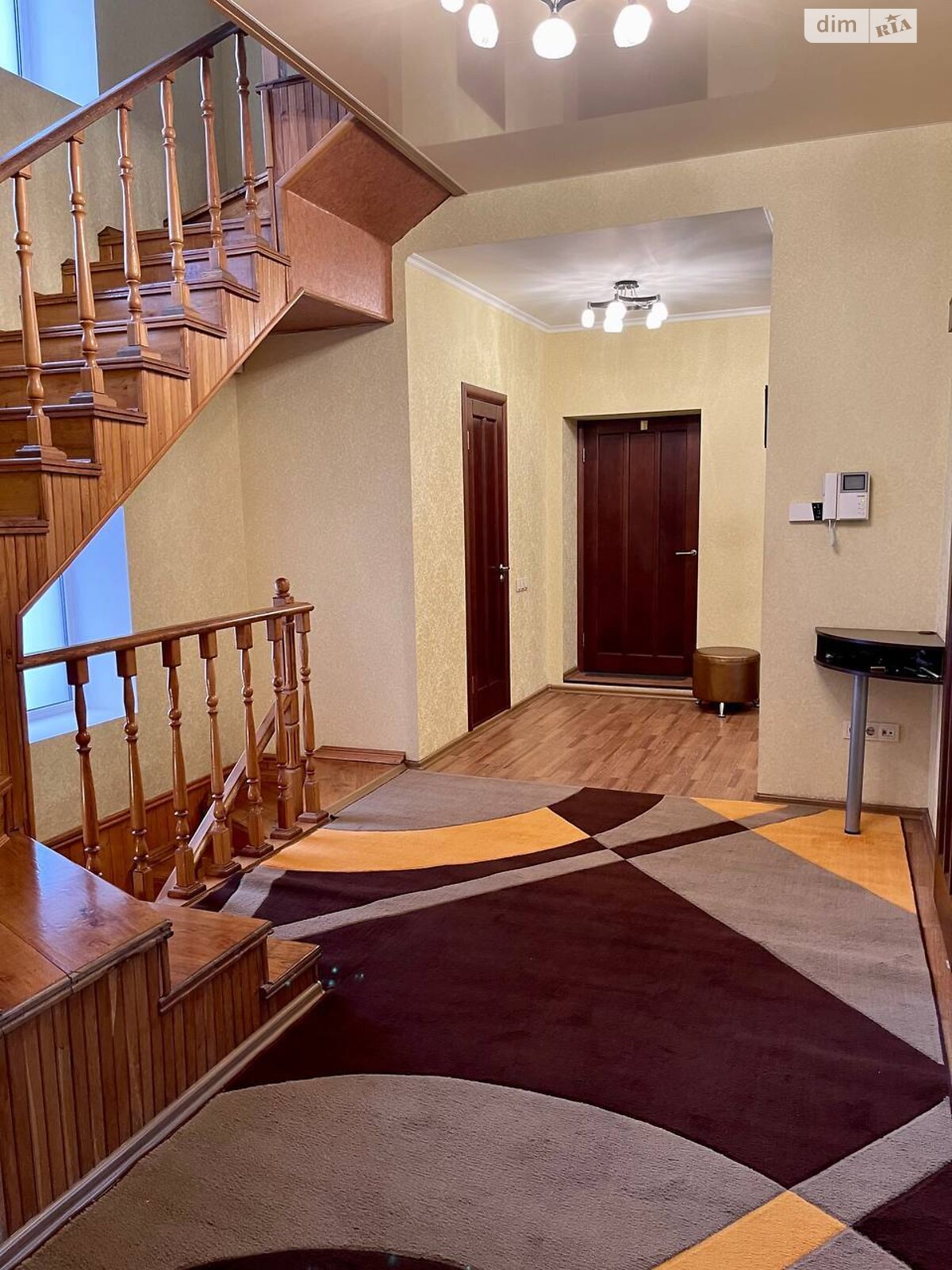 двухэтажный дом с балконом, 280 кв. м, кирпич. Продажа в Днепре район Нагорный фото 1 двухэтажный дом с балконом, 280 кв. м, кирпич. Продажа в Днепре район Нагорный фото 1