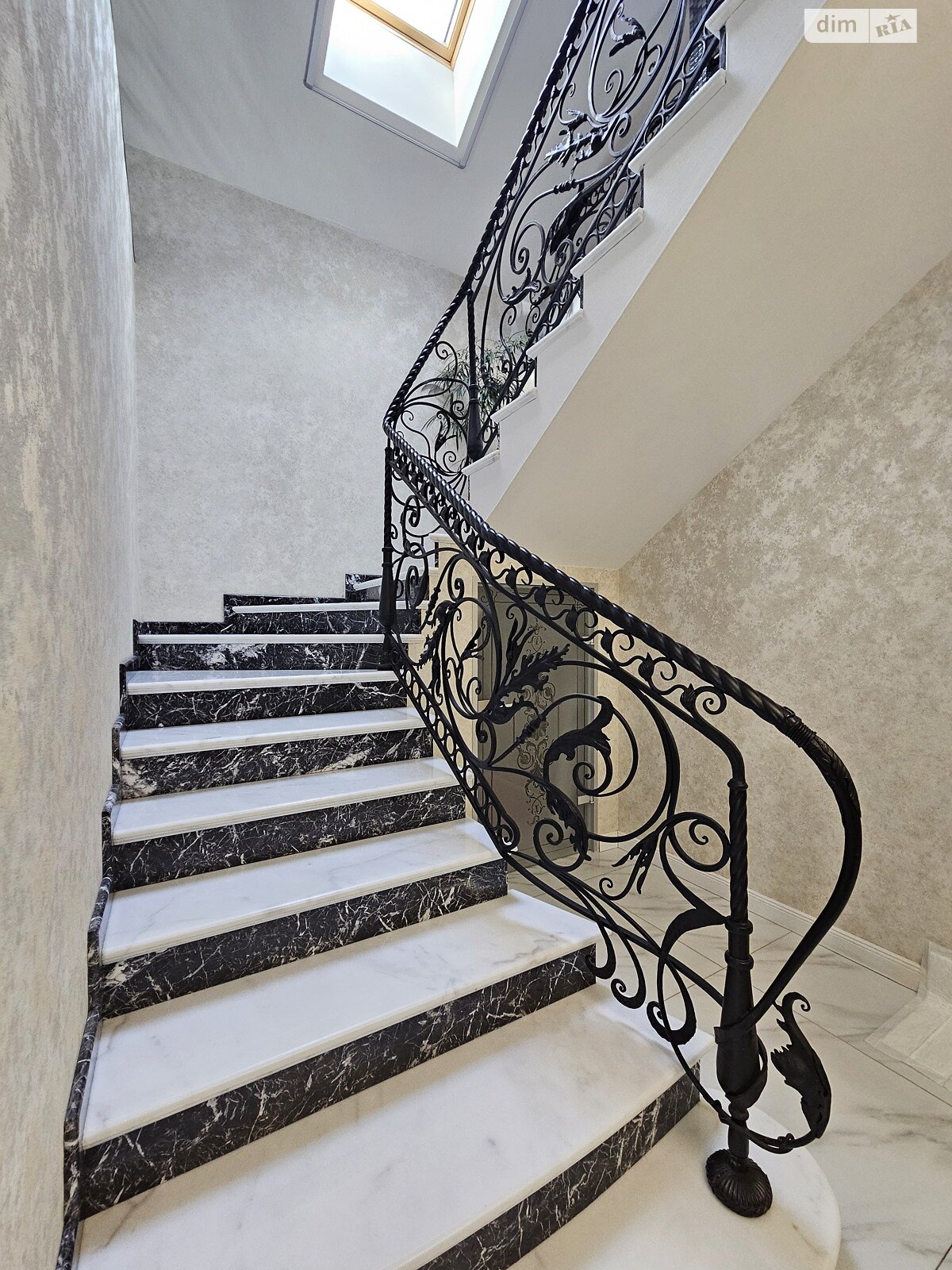 двоповерховий будинок з мансардою, 211.8 кв. м, газобетон. Продаж в Дніпрі, район Перемога-2 фото 1