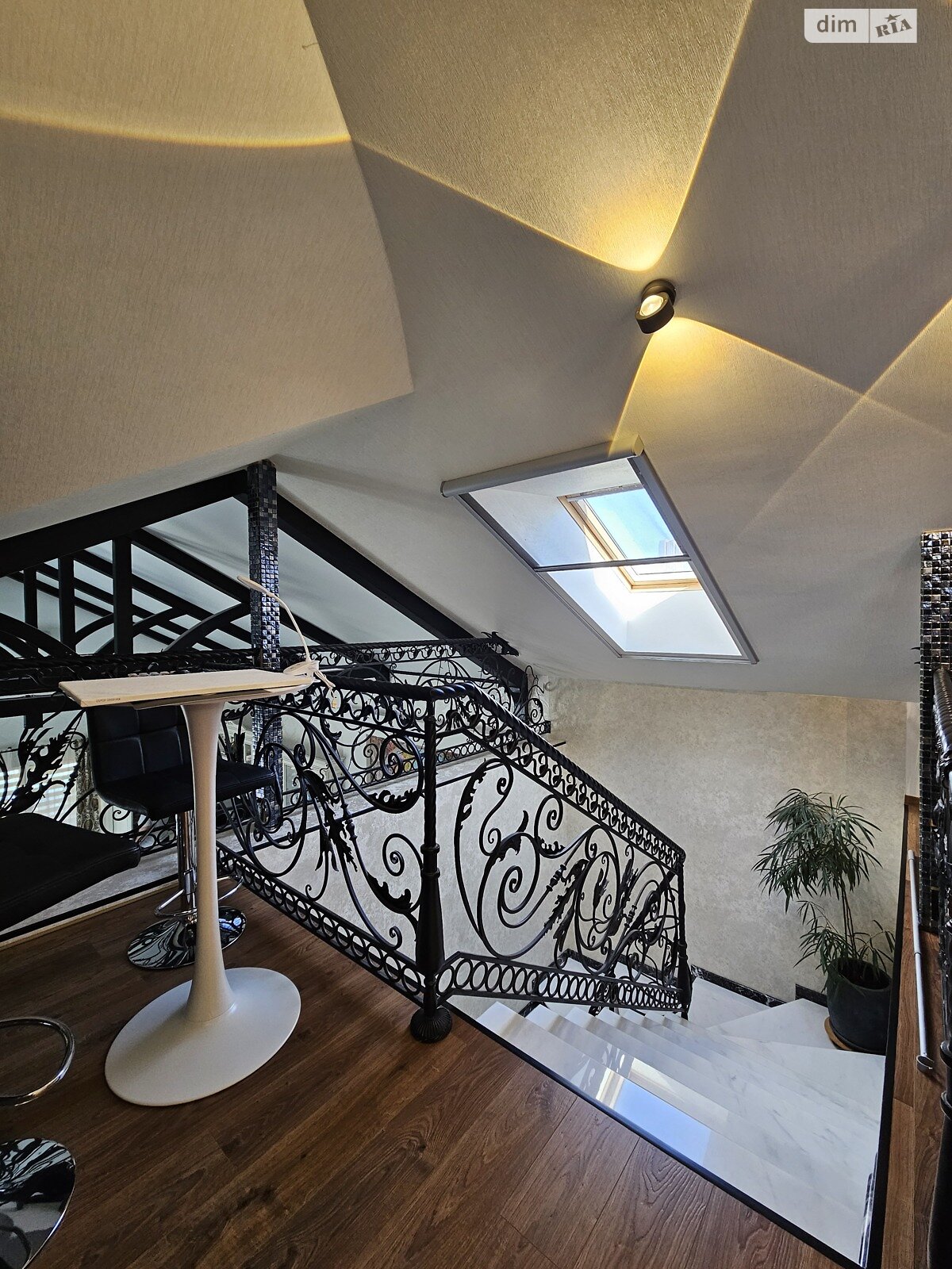 двоповерховий будинок з мансардою, 211.8 кв. м, газобетон. Продаж в Дніпрі, район Перемога-2 фото 1