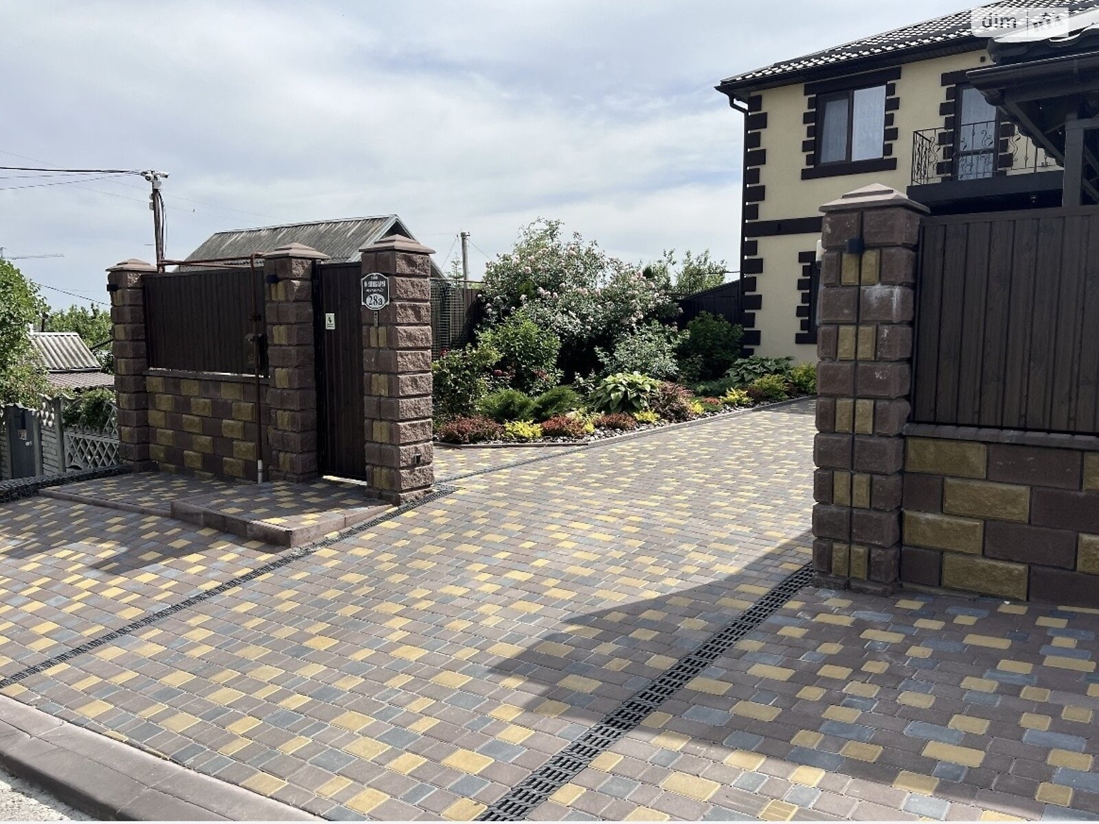 двухэтажный дом с верандой, 215 кв. м, газобетон. Продажа в Днепре фото 1