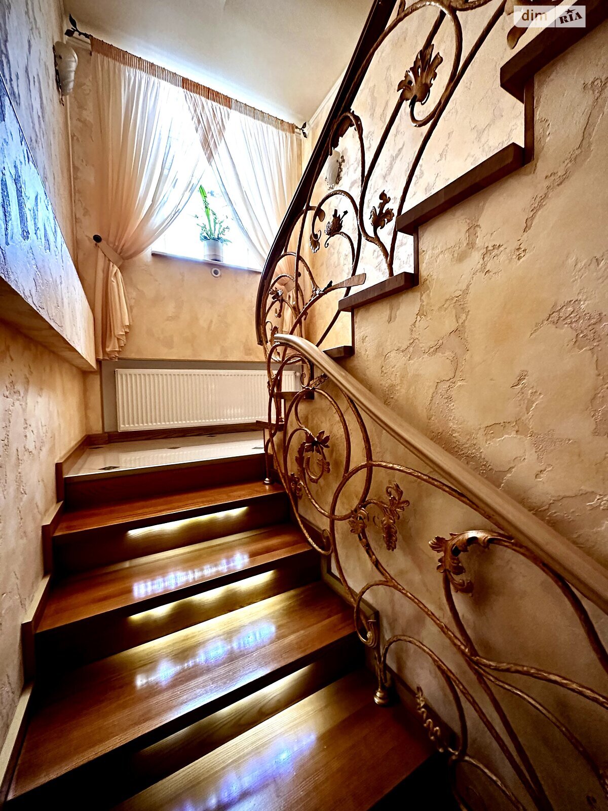 двоповерховий будинок з гаражем, 368.3 кв. м, цегла. Продаж в Дніпрі, район Самарський фото 1 двоповерховий будинок з гаражем, 368.3 кв. м, цегла. Продаж в Дніпрі, район Самарський фото 1