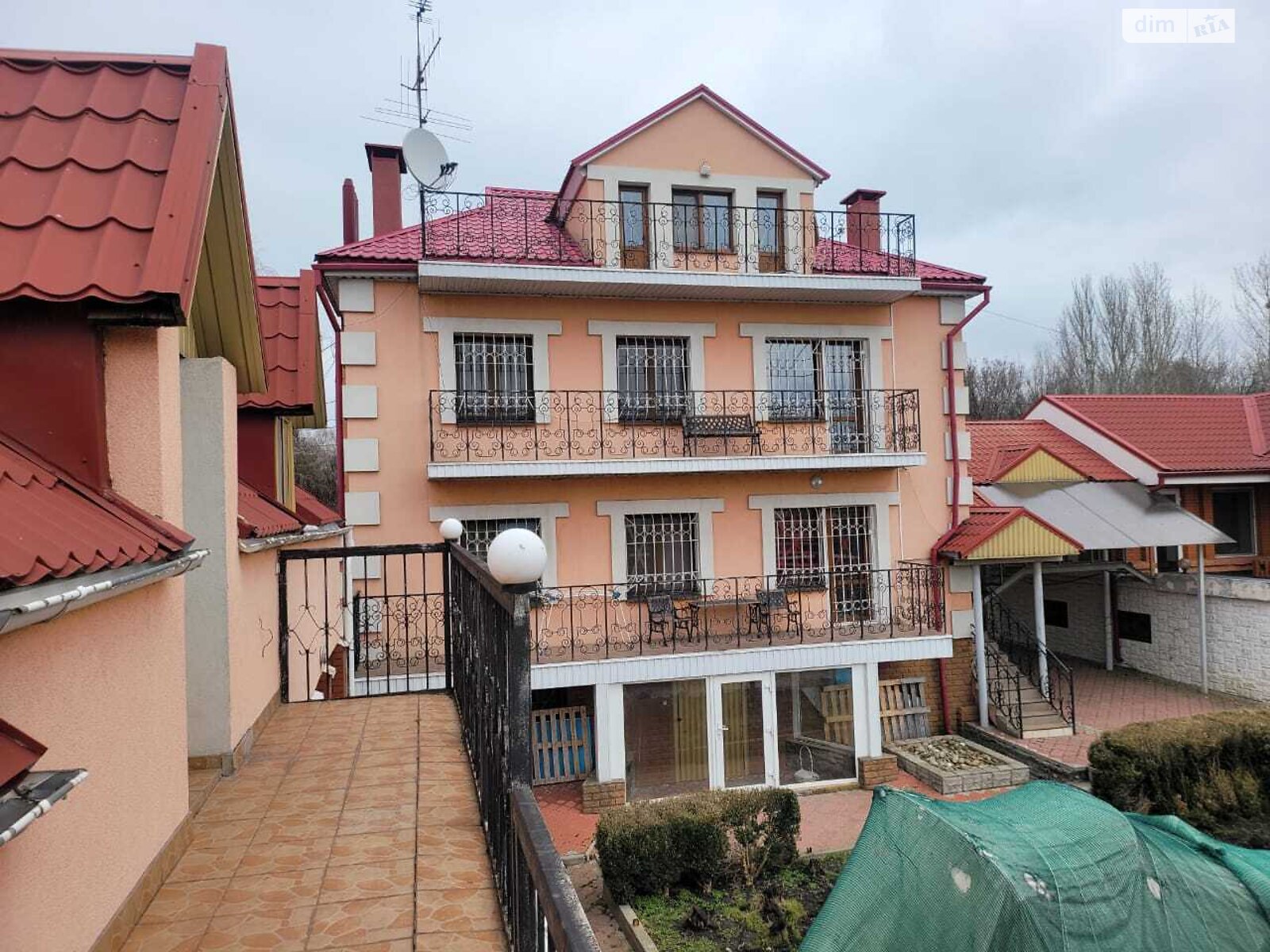 двухэтажный дом с мансардой, 200 кв. м, панель. Продажа в Днепре район Самарский фото 1 двухэтажный дом с мансардой, 200 кв. м, панель. Продажа в Днепре район Самарский фото 1