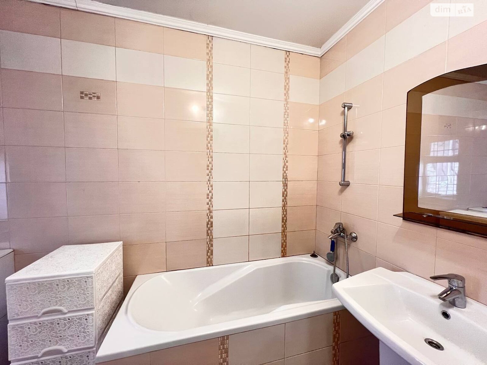 одноэтажный дом с гаражом, 202 кв. м, кирпич. Продажа в Днепре район Соборный фото 1