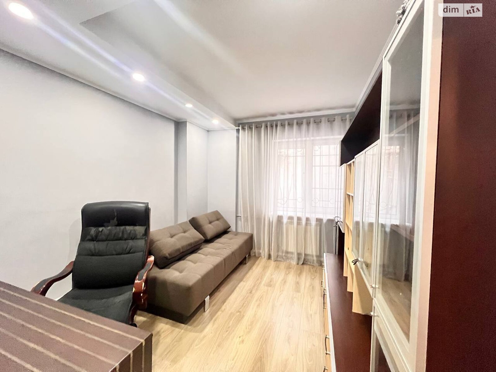 одноэтажный дом с гаражом, 202 кв. м, кирпич. Продажа в Днепре район Соборный фото 1