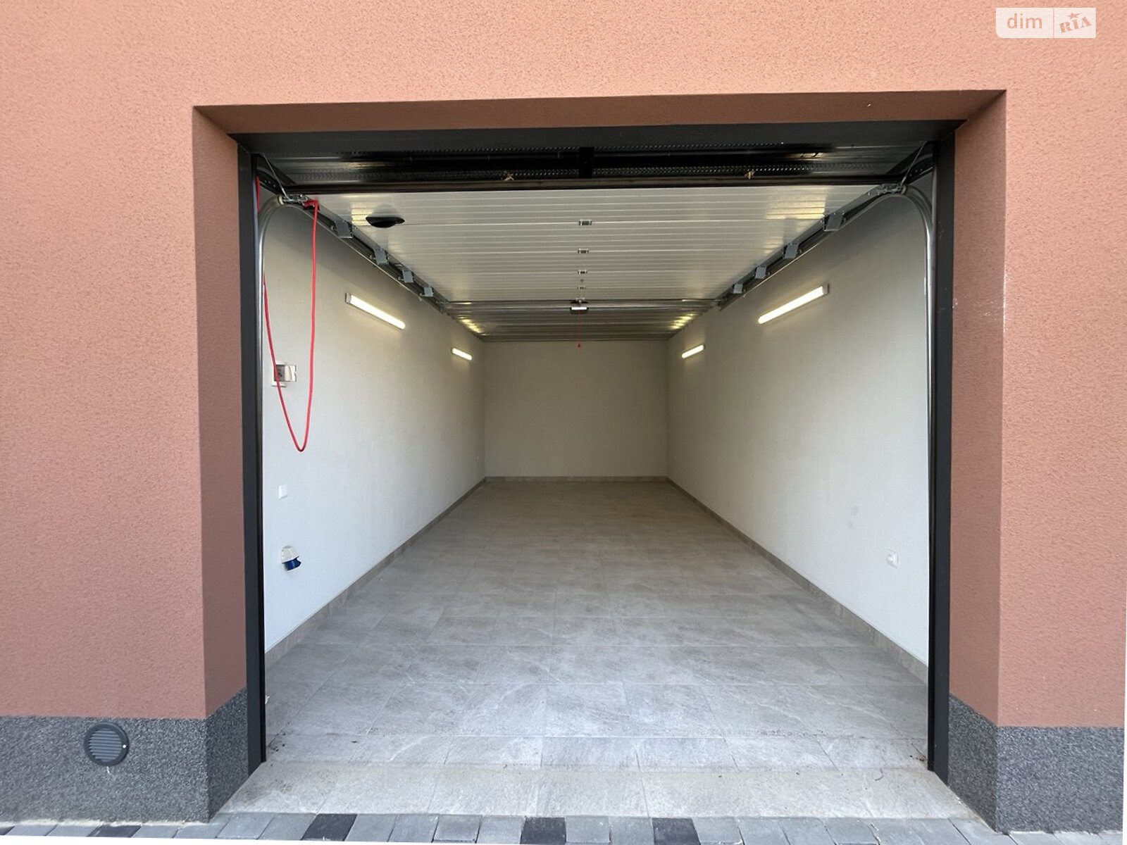 триповерховий будинок з гаражем, 500 кв. м, газобетон. Продаж в Дніпрі, район Соборний фото 1 триповерховий будинок з гаражем, 500 кв. м, газобетон. Продаж в Дніпрі, район Соборний фото 1