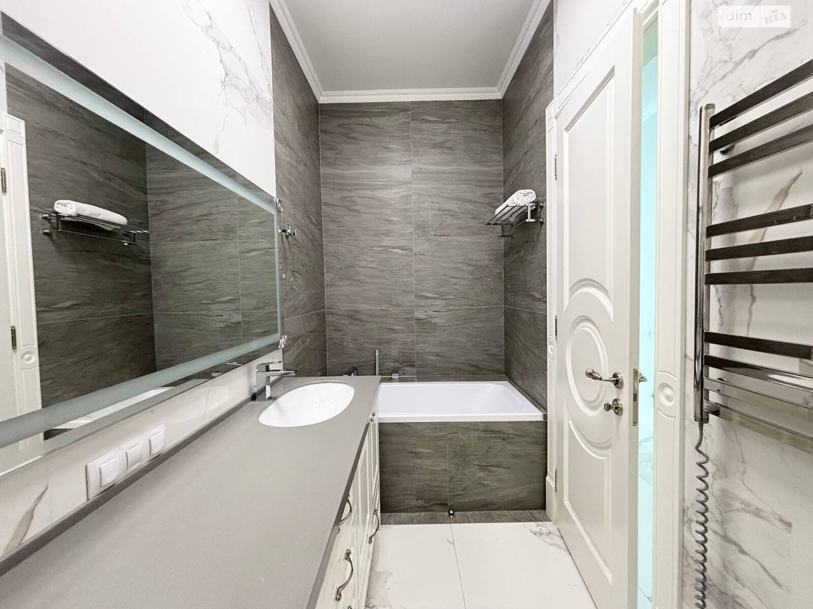 одноповерховий будинок з гаражем, 241.6 кв. м, каркасний. Продаж в Дніпрі, район Соборний фото 1 одноповерховий будинок з гаражем, 241.6 кв. м, каркасний. Продаж в Дніпрі, район Соборний фото 1