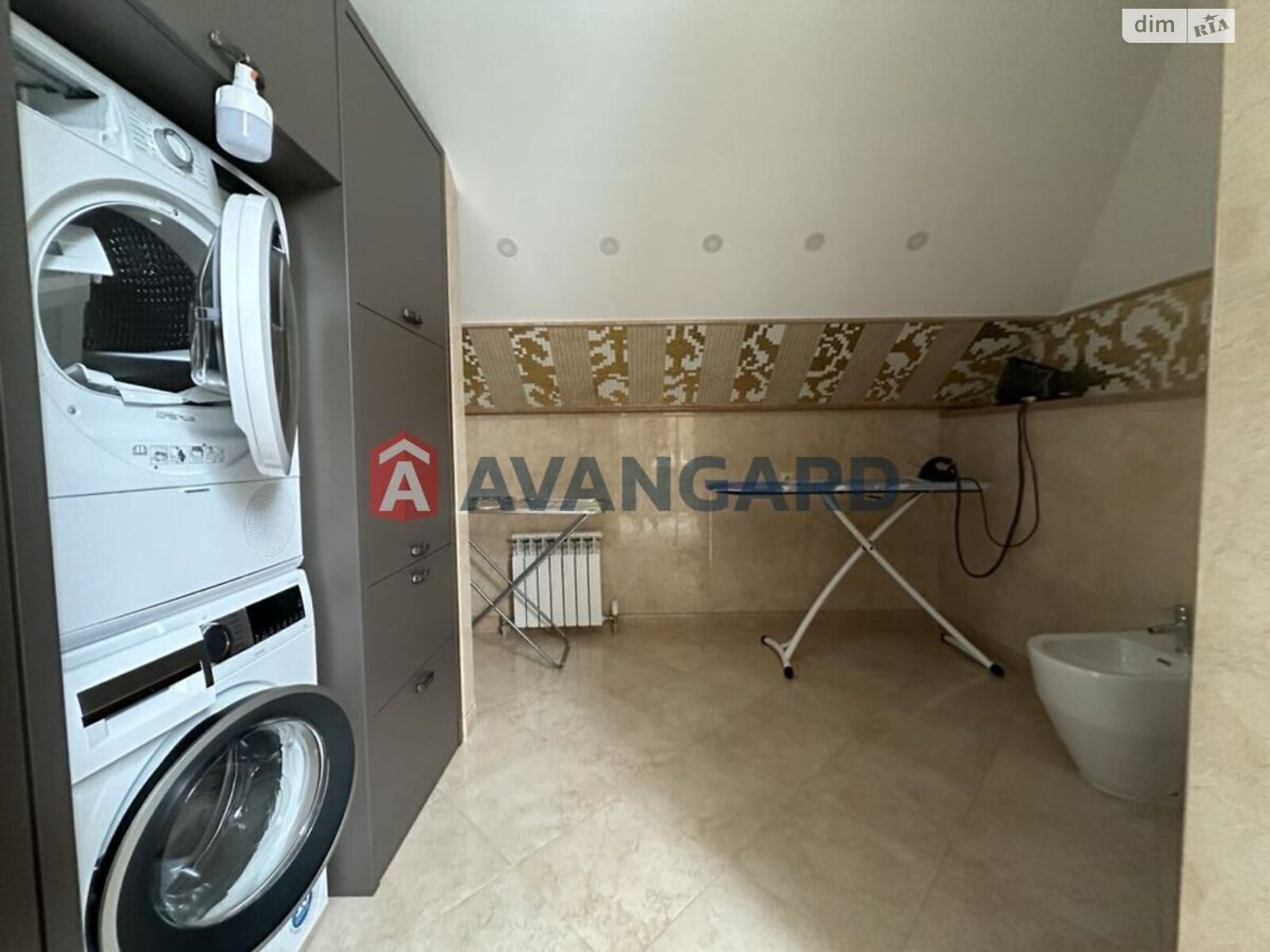 двоповерховий будинок, 295 кв. м, кирпич. Продаж у Дніпрі фото 1 двоповерховий будинок, 295 кв. м, кирпич. Продаж у Дніпрі фото 1