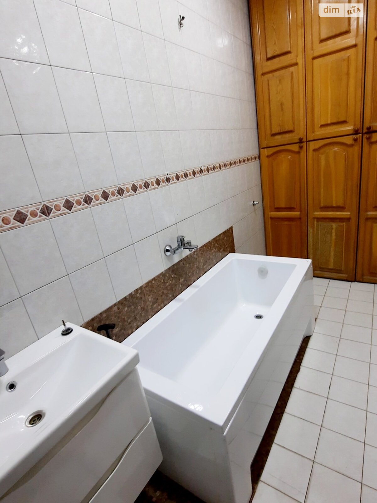 триповерховий будинок з верандою, 439.9 кв. м, цегла. Продаж в Дніпрі, район Центр фото 1 триповерховий будинок з верандою, 439.9 кв. м, цегла. Продаж в Дніпрі, район Центр фото 1