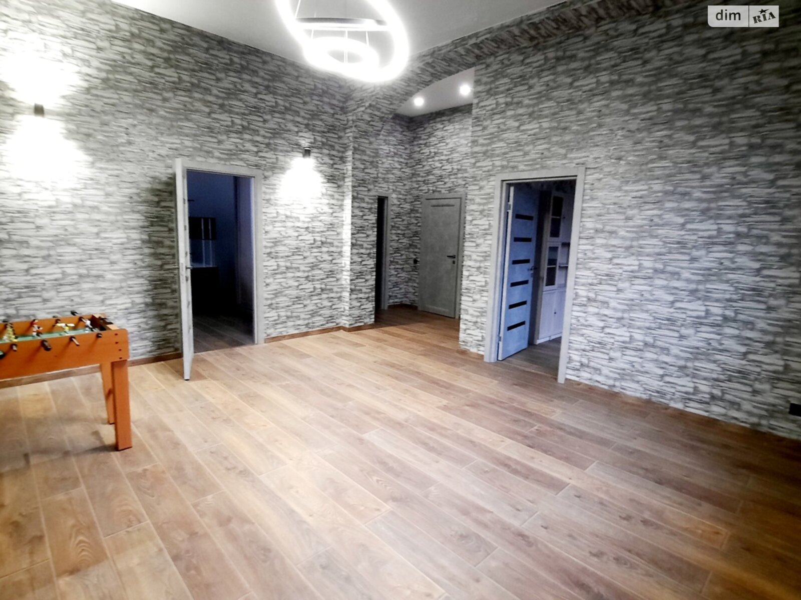 триповерховий будинок з верандою, 439.9 кв. м, цегла. Продаж в Дніпрі, район Центр фото 1 триповерховий будинок з верандою, 439.9 кв. м, цегла. Продаж в Дніпрі, район Центр фото 1