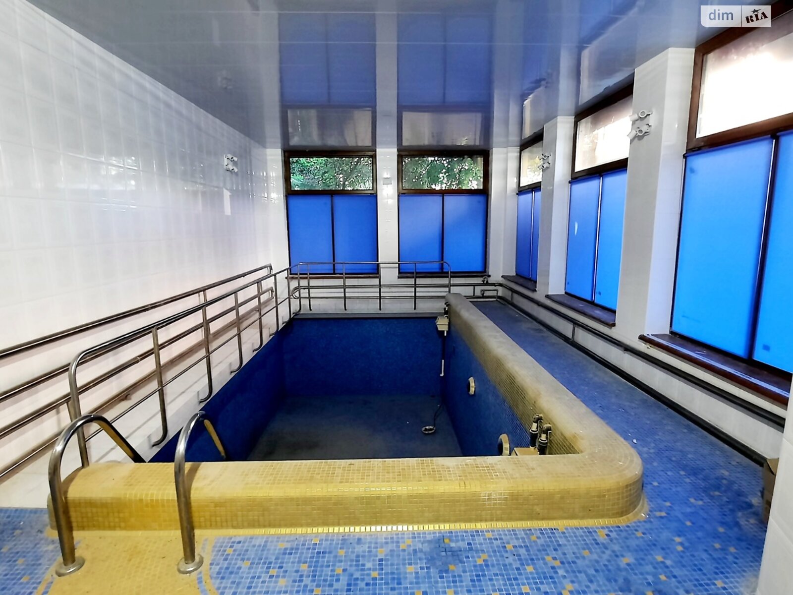 триповерховий будинок з верандою, 439.9 кв. м, цегла. Продаж в Дніпрі, район Центр фото 1 триповерховий будинок з верандою, 439.9 кв. м, цегла. Продаж в Дніпрі, район Центр фото 1