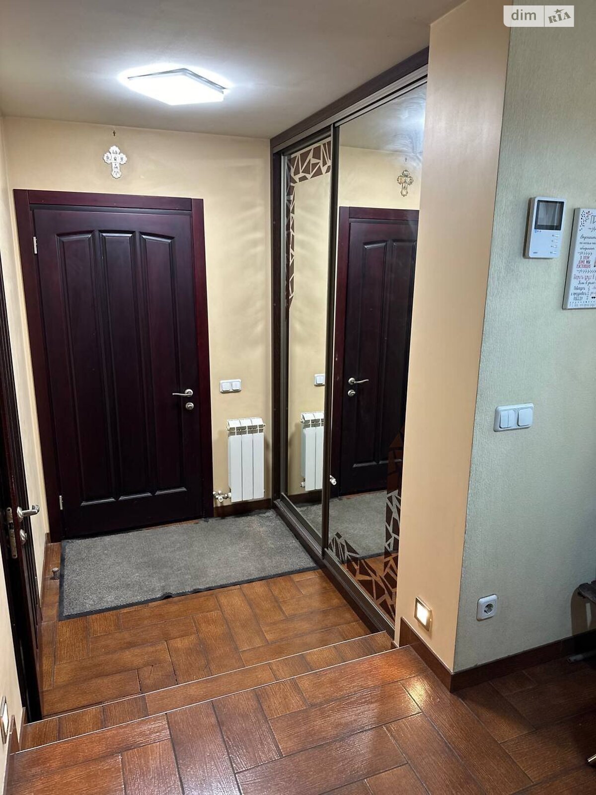 одноповерховий будинок з гаражем, 90 кв. м, цегла. Продаж в Дніпрі, район Центр фото 1 одноповерховий будинок з гаражем, 90 кв. м, цегла. Продаж в Дніпрі, район Центр фото 1