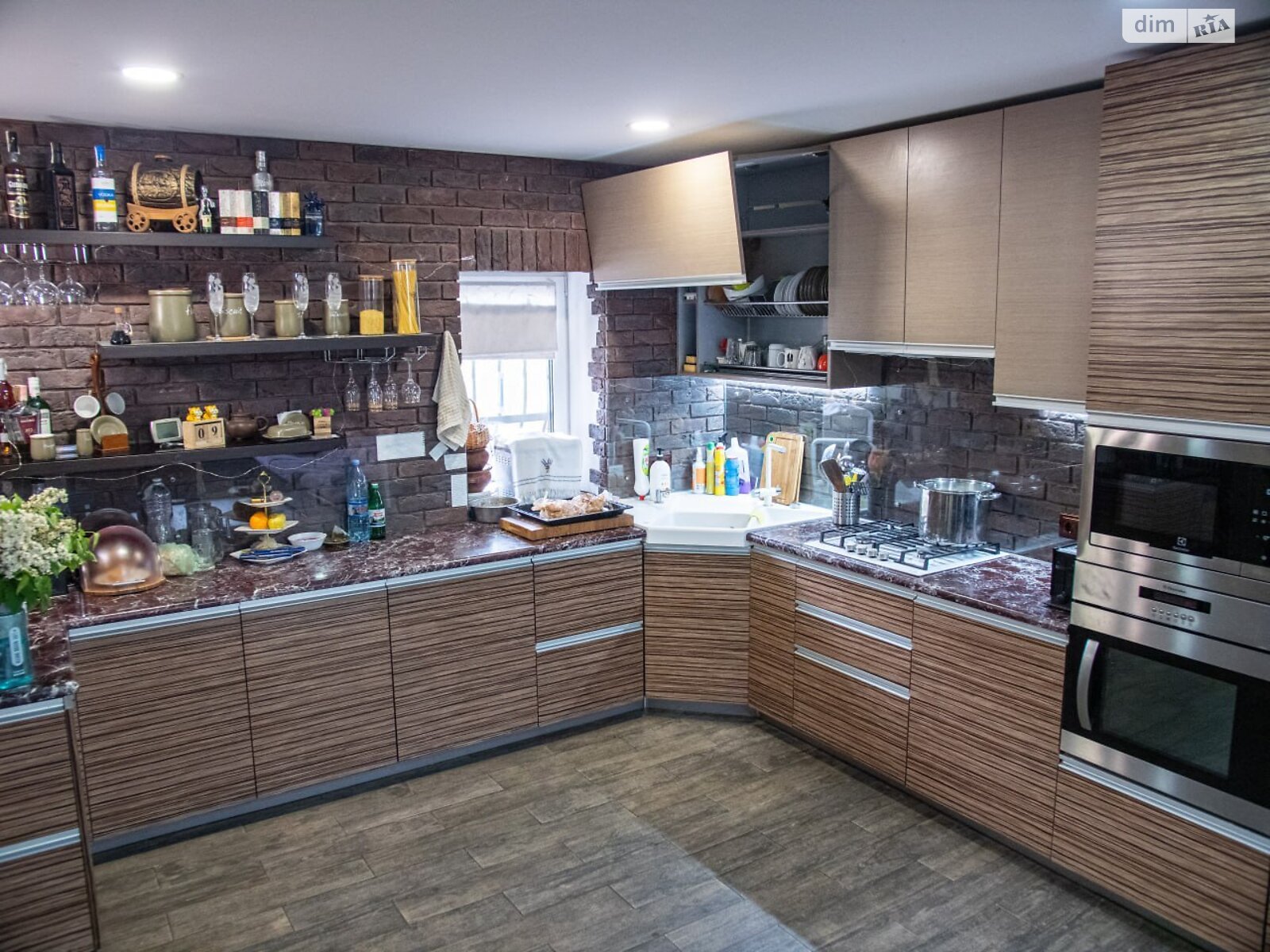 триповерховий будинок з гаражем, 300 кв. м, газобетон. Продаж в Дніпрі, район Воронцова фото 1 триповерховий будинок з гаражем, 300 кв. м, газобетон. Продаж в Дніпрі, район Воронцова фото 1