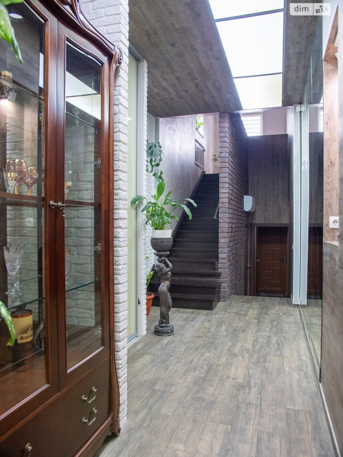 триповерховий будинок з гаражем, 300 кв. м, газобетон. Продаж в Дніпрі, район Воронцова фото 1 триповерховий будинок з гаражем, 300 кв. м, газобетон. Продаж в Дніпрі, район Воронцова фото 1