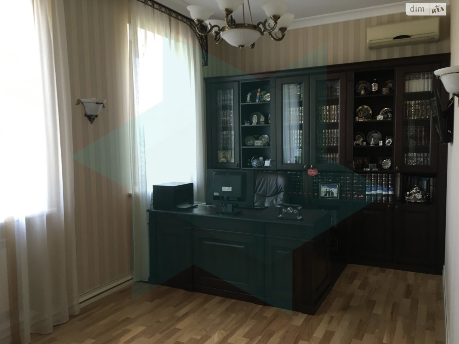 трехэтажный дом с гаражом, 257 кв. м, кирпич. Продажа в Днепре фото 1