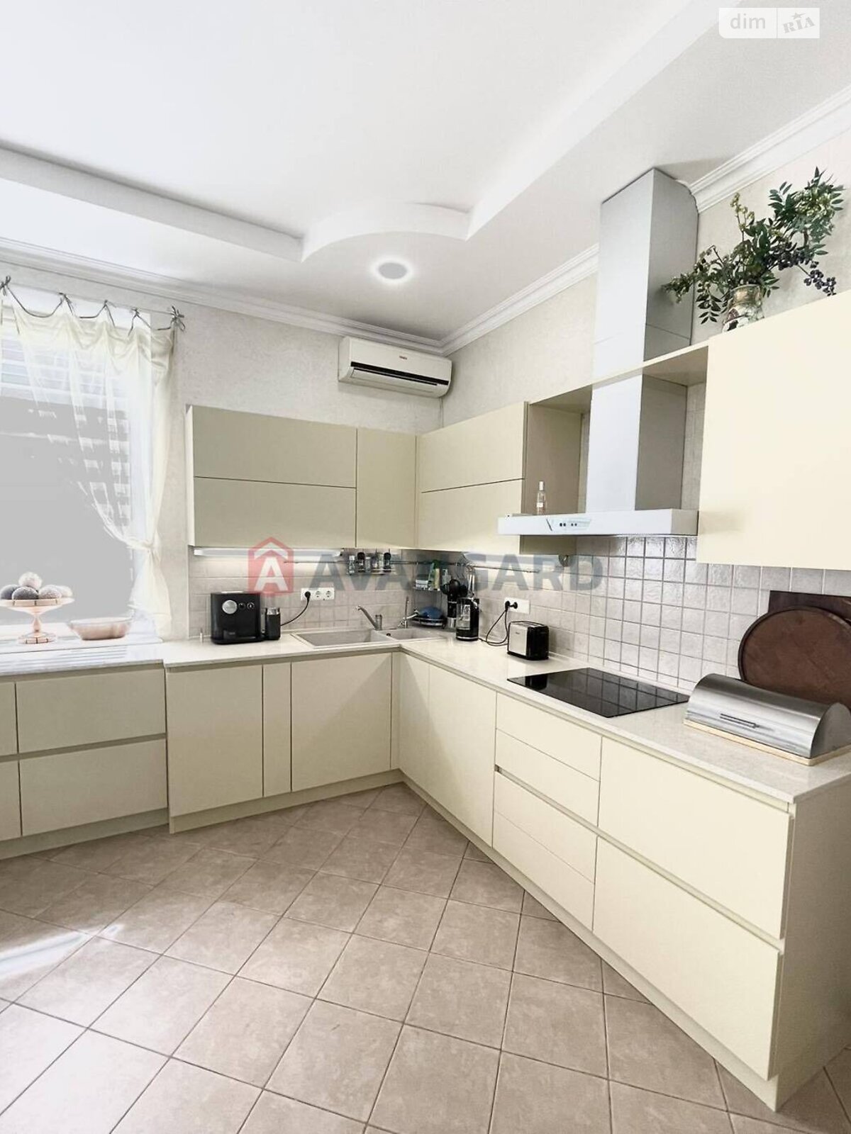 триповерховий будинок, 320 кв. м, кирпич. Продаж у Дніпрі фото 1 триповерховий будинок, 320 кв. м, кирпич. Продаж у Дніпрі фото 1