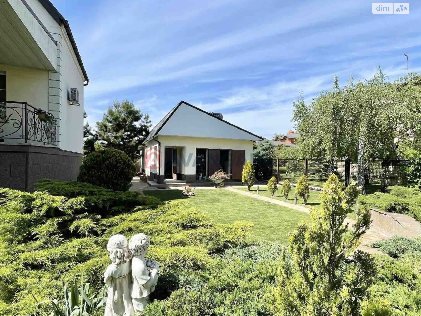 триповерховий будинок, 320 кв. м, кирпич. Продаж у Дніпрі фото 1 триповерховий будинок, 320 кв. м, кирпич. Продаж у Дніпрі фото 1