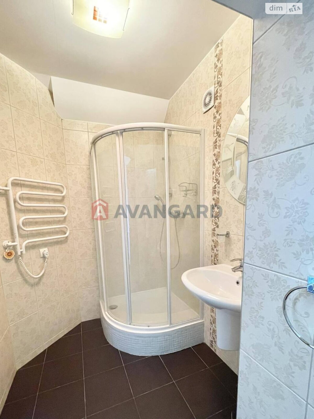 триповерховий будинок, 320 кв. м, кирпич. Продаж у Дніпрі фото 1 триповерховий будинок, 320 кв. м, кирпич. Продаж у Дніпрі фото 1