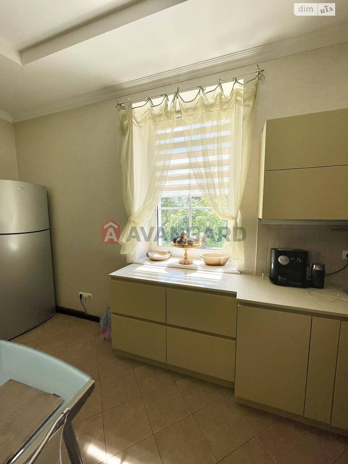 триповерховий будинок, 320 кв. м, кирпич. Продаж у Дніпрі фото 1 триповерховий будинок, 320 кв. м, кирпич. Продаж у Дніпрі фото 1