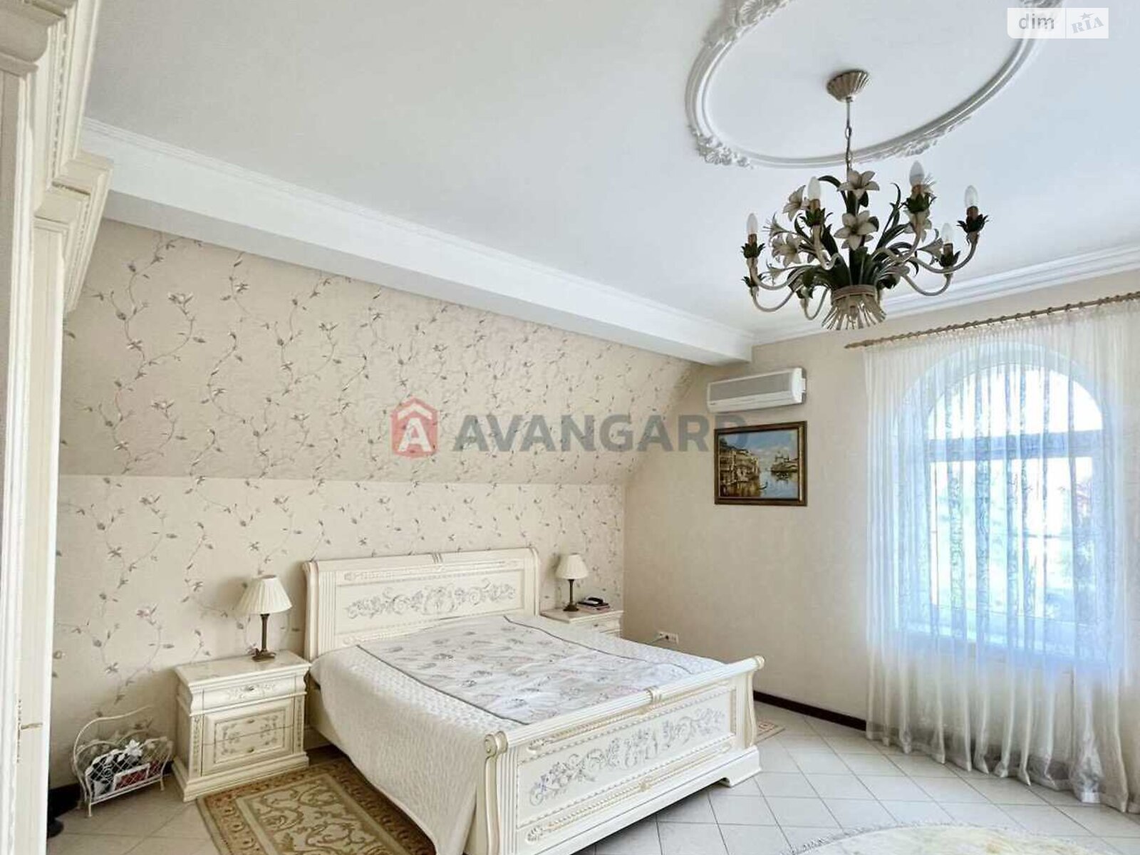 триповерховий будинок, 320 кв. м, кирпич. Продаж у Дніпрі фото 1 триповерховий будинок, 320 кв. м, кирпич. Продаж у Дніпрі фото 1
