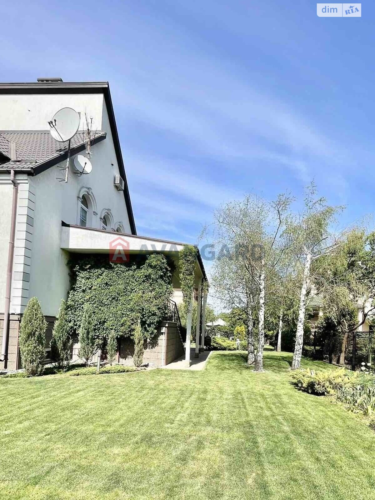 триповерховий будинок, 320 кв. м, кирпич. Продаж у Дніпрі фото 1 триповерховий будинок, 320 кв. м, кирпич. Продаж у Дніпрі фото 1