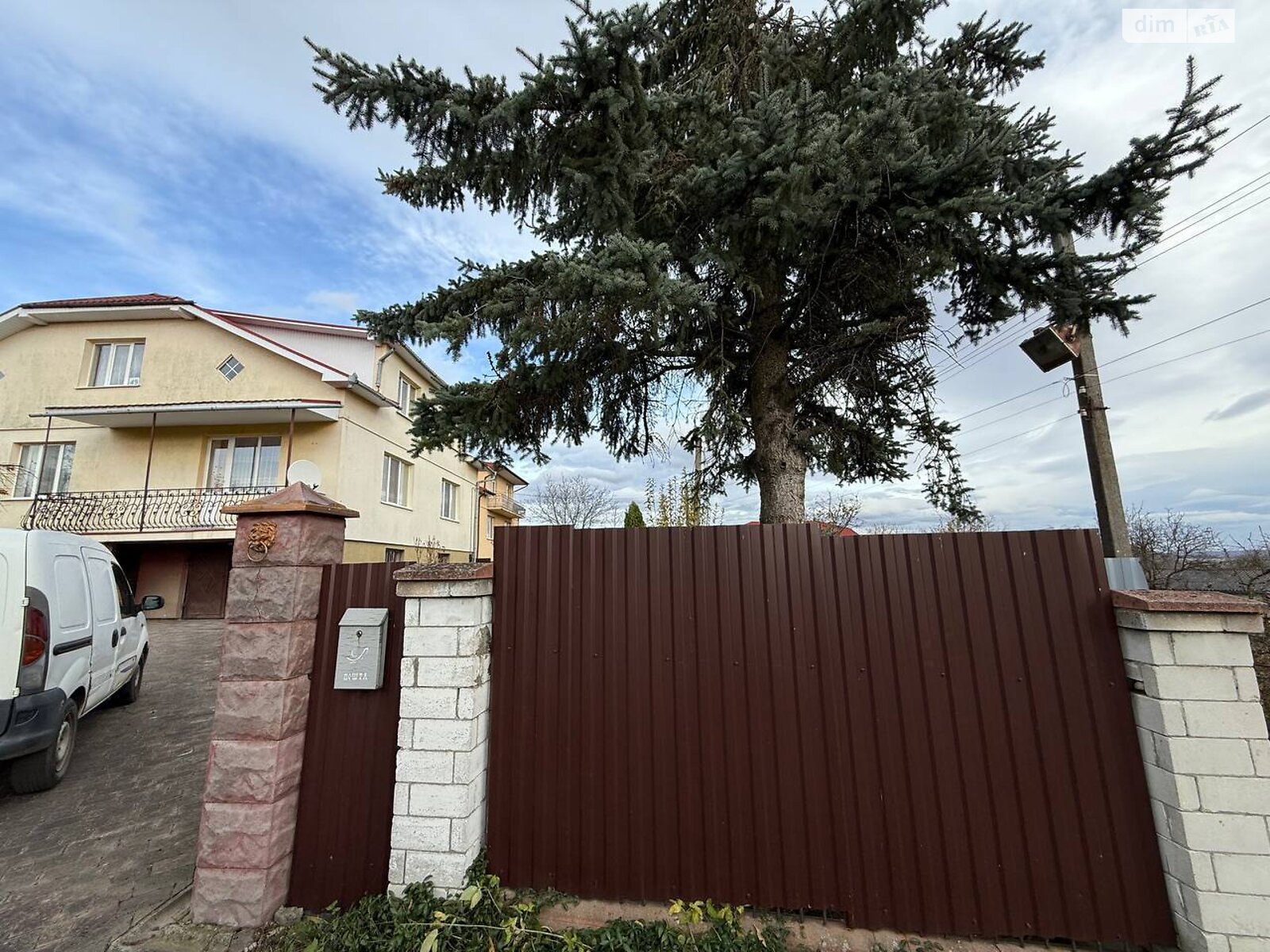 двухэтажный дом с гаражом, 319 кв. м, кирпич. Продажа в Долине фото 1 двухэтажный дом с гаражом, 319 кв. м, кирпич. Продажа в Долине фото 1