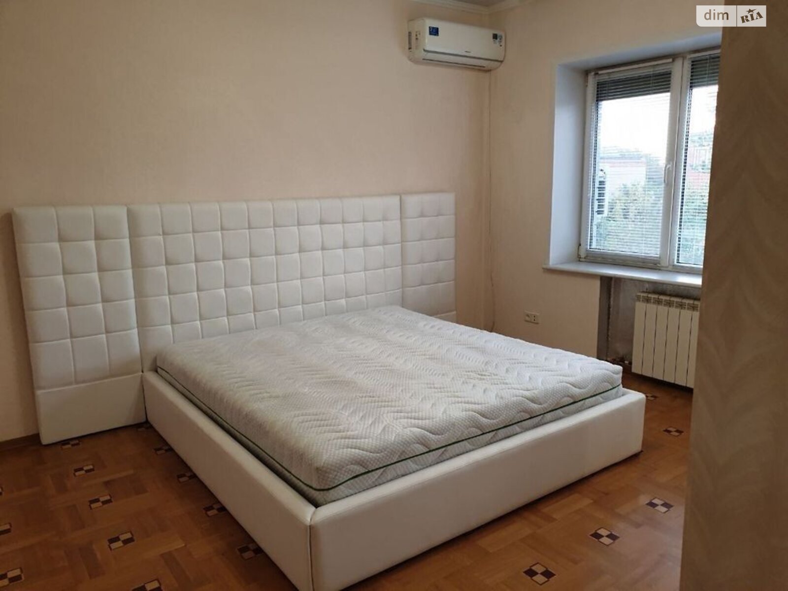 двухэтажный дом с ремонтом, 216 кв. м, кирпич. Продажа в Дорогом фото 1